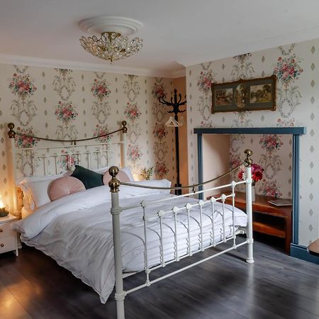 Anne Boleyn'S Escape Hotel Deal Eksteriør billede